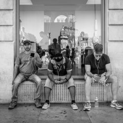 Més comunicats, però més aïllats